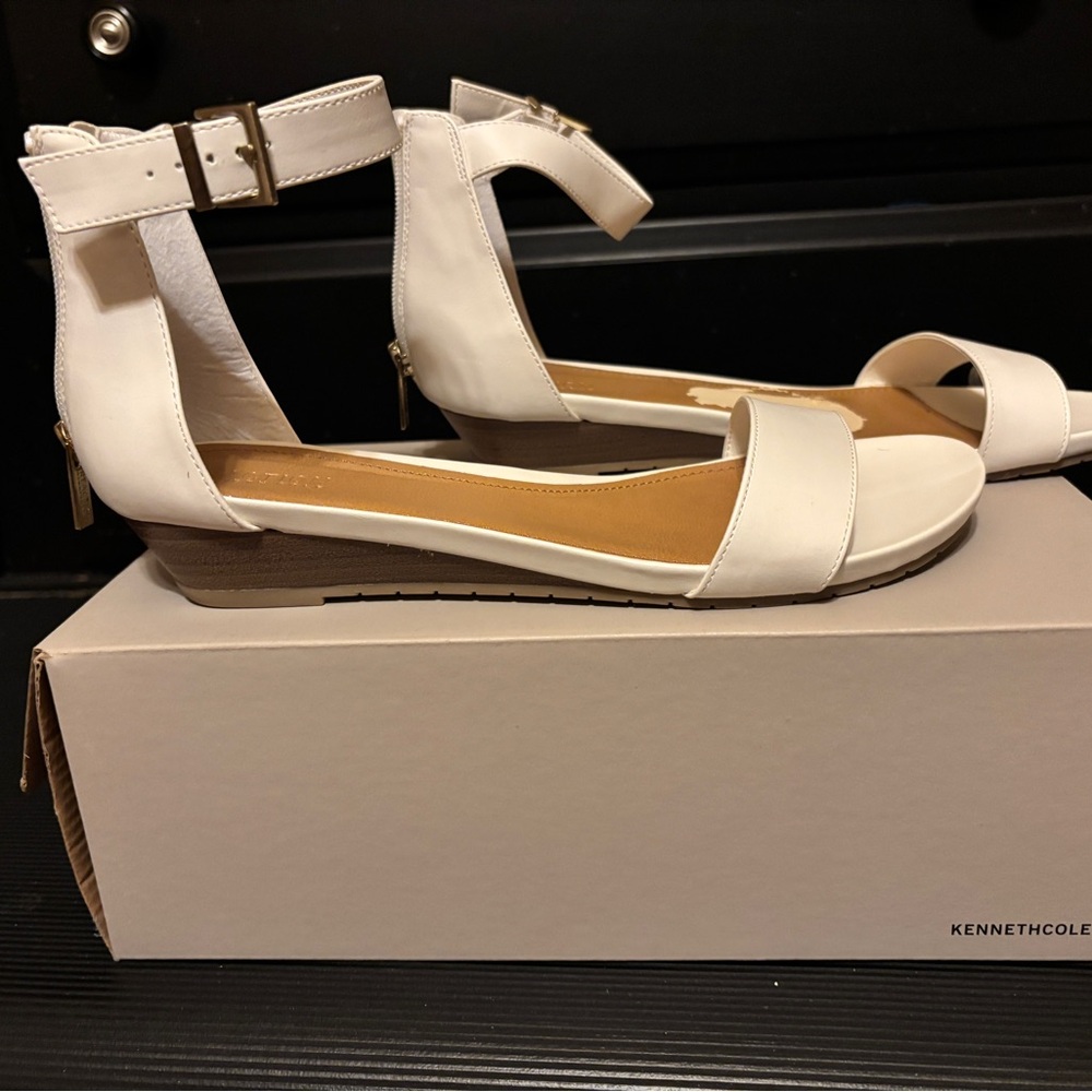 Reaction Kenneth Cole White Wedge Sandals
